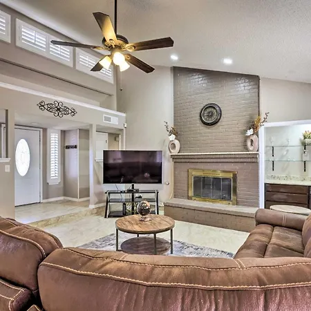 Villa Family-Friendly El Paso Abode With Large Yard!
